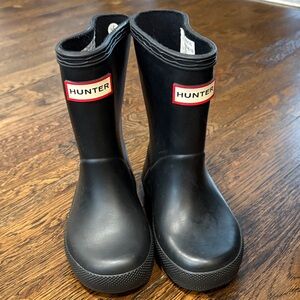 Hunter Kids Black Rubber Rain Boots with Logo- size 6 toddler